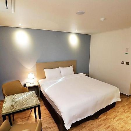 Sea Moon Tourist Hotel Инчон Экстерьер фото