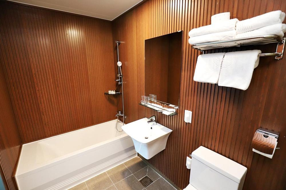 Sea Moon Tourist Hotel Инчон Экстерьер фото