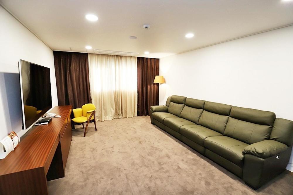 Sea Moon Tourist Hotel Инчон Экстерьер фото