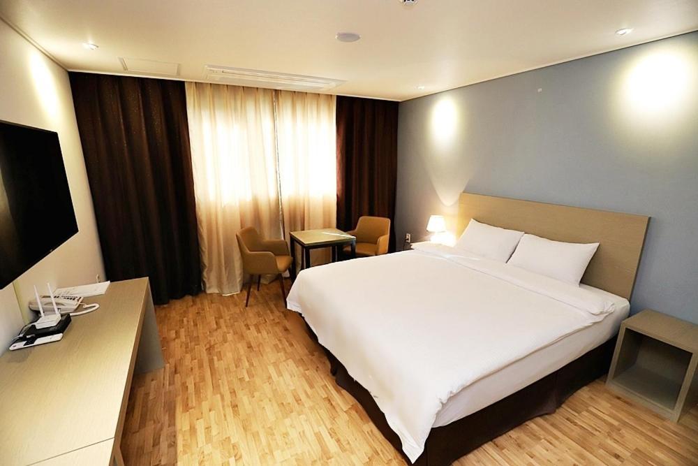 Sea Moon Tourist Hotel Инчон Экстерьер фото