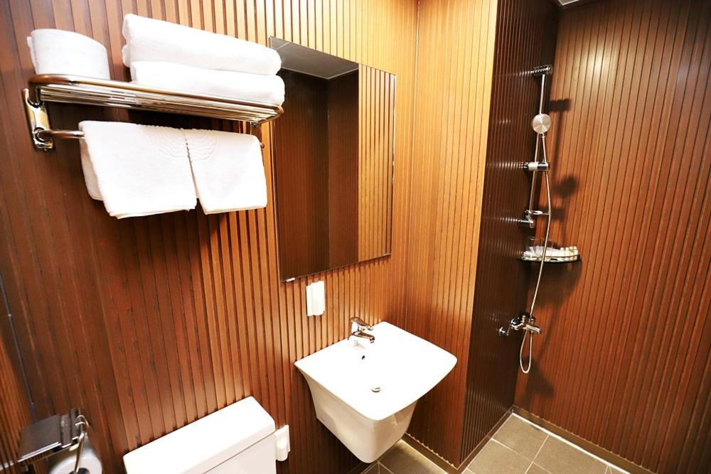 Sea Moon Tourist Hotel Инчон Экстерьер фото