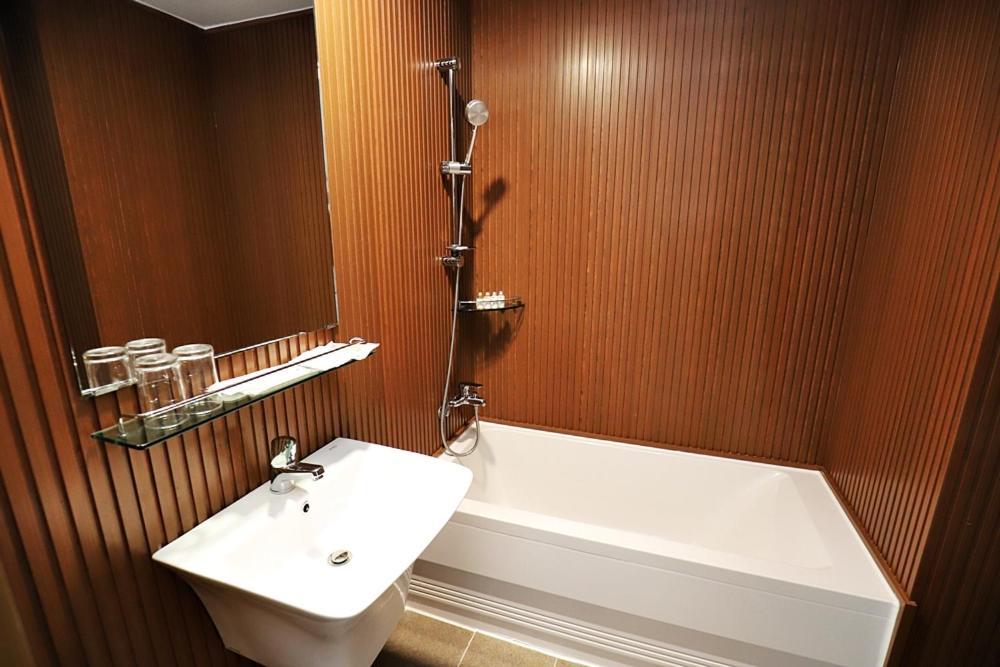 Sea Moon Tourist Hotel Инчон Экстерьер фото