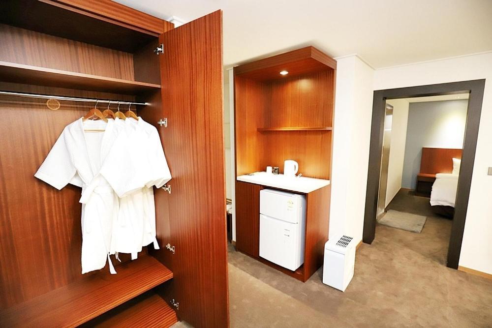 Sea Moon Tourist Hotel Инчон Экстерьер фото