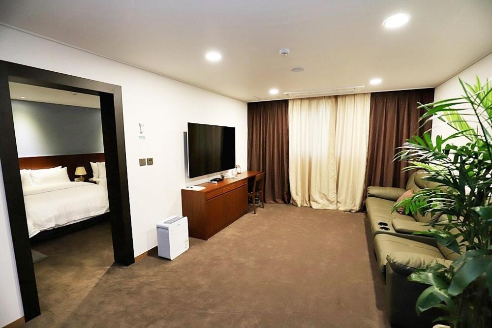 Sea Moon Tourist Hotel Инчон Экстерьер фото