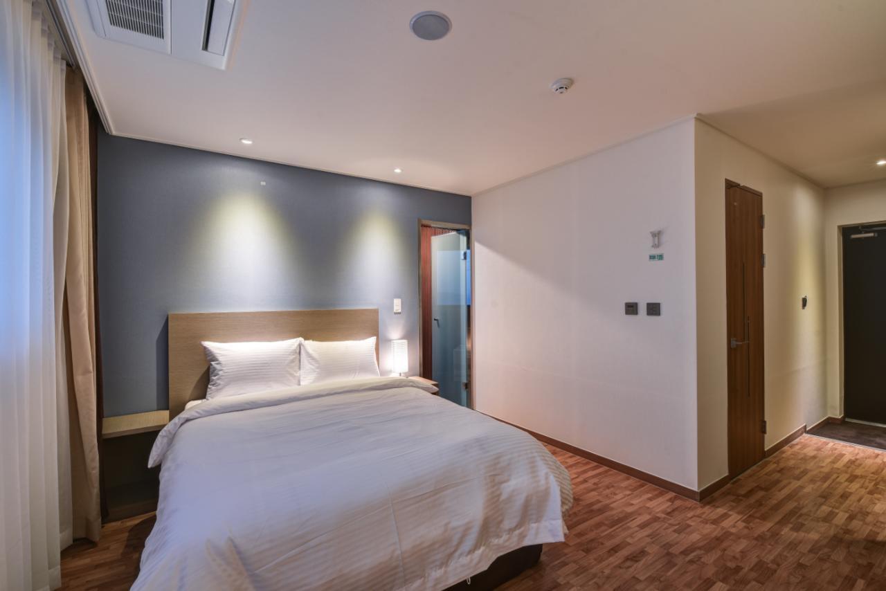 Sea Moon Tourist Hotel Инчон Экстерьер фото